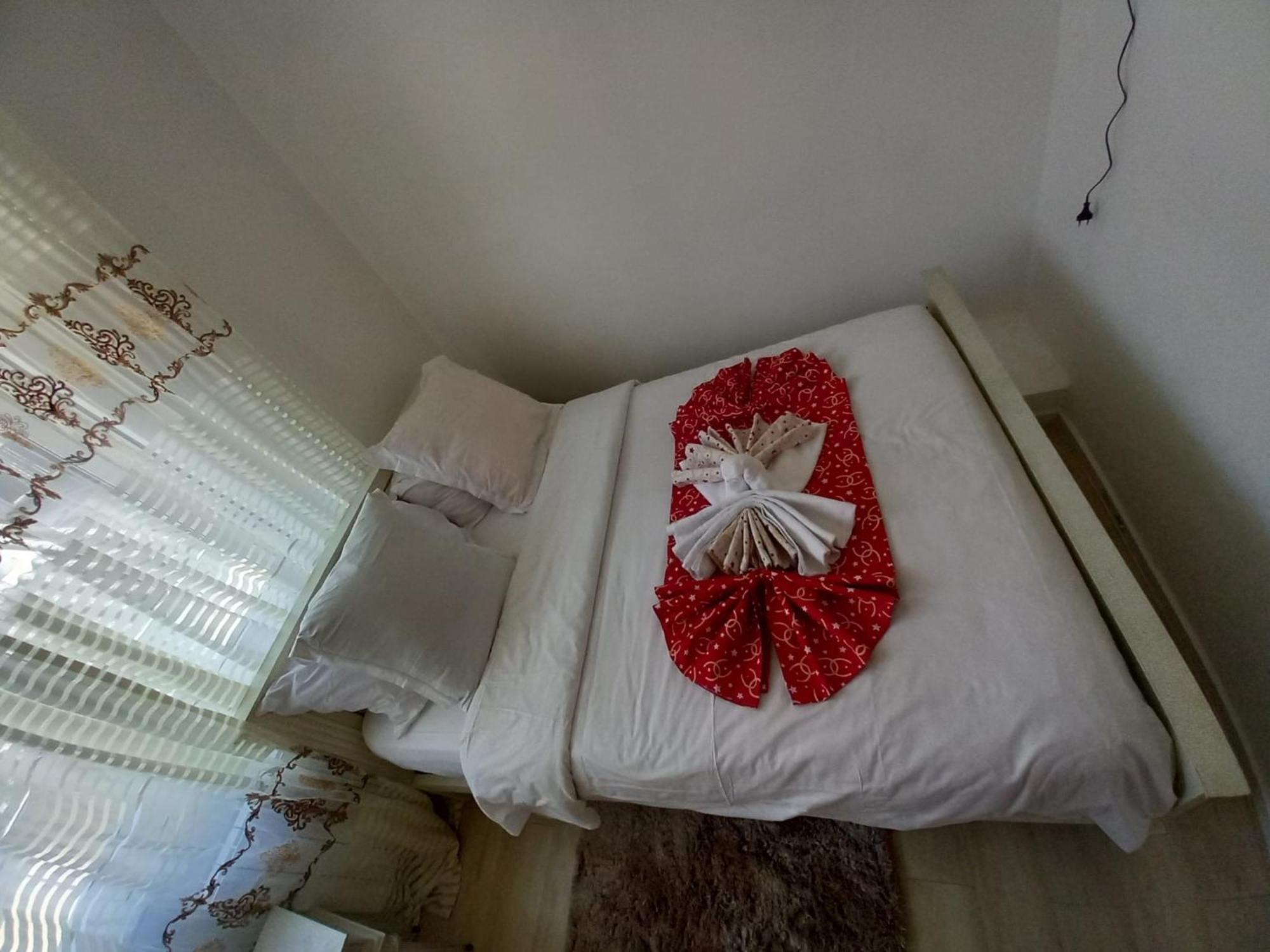 Les Jardins Secrets Villa โรมิญี-ซูร์-เซน ภายนอก รูปภาพ