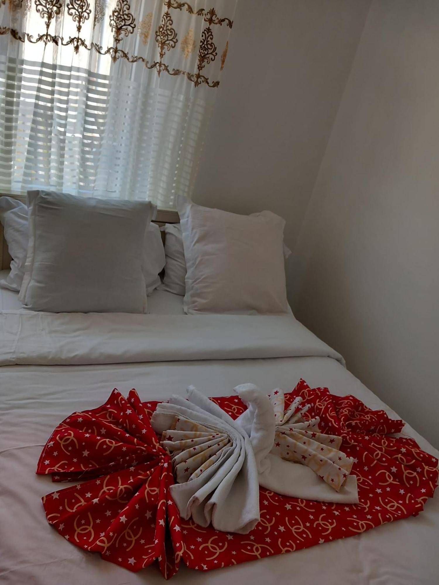 Les Jardins Secrets Villa โรมิญี-ซูร์-เซน ภายนอก รูปภาพ