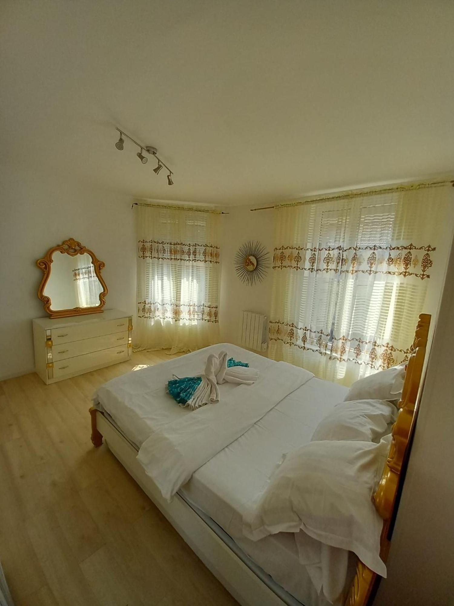 Les Jardins Secrets Villa โรมิญี-ซูร์-เซน ภายนอก รูปภาพ
