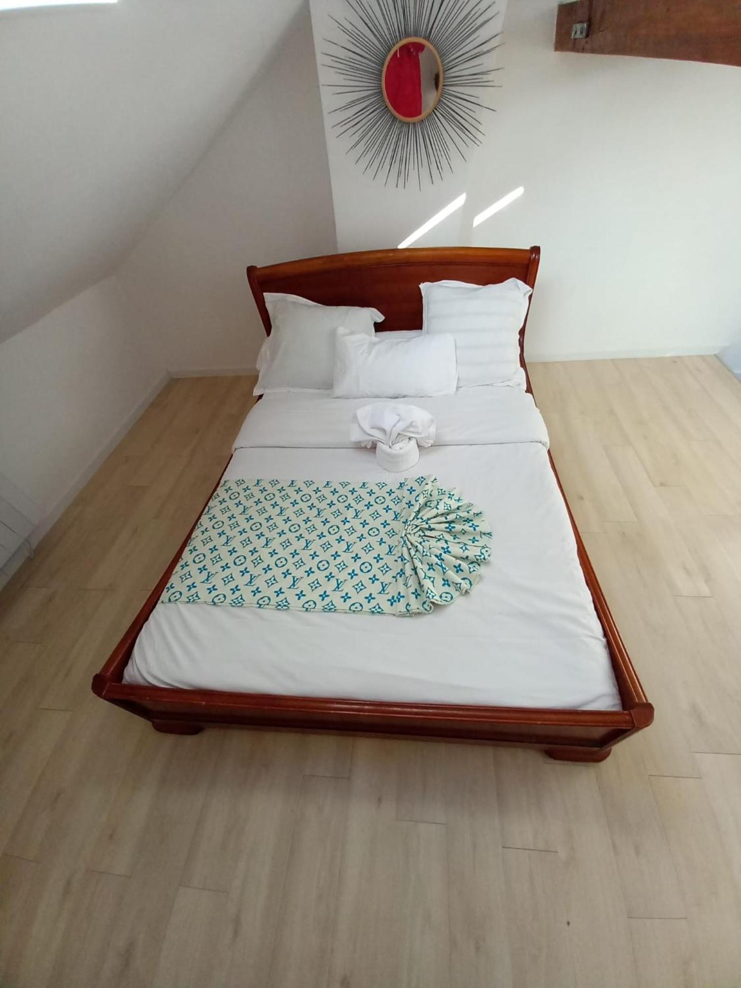 Les Jardins Secrets Villa โรมิญี-ซูร์-เซน ภายนอก รูปภาพ